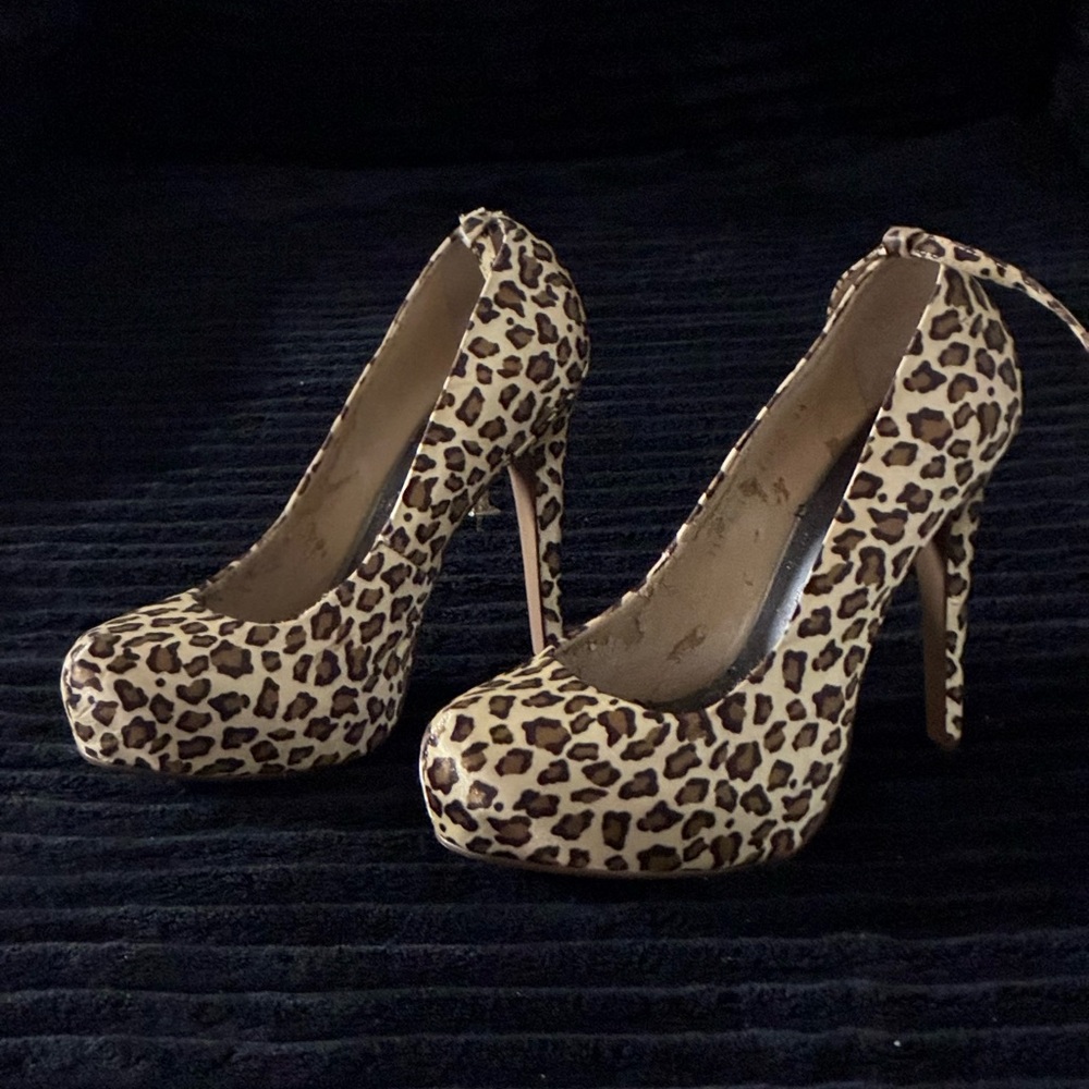 ANDREA FENZI Leopard Print Heels